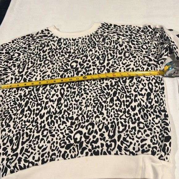 Victoria’s Secret round neck sweatshirt - Picture 6 of 7